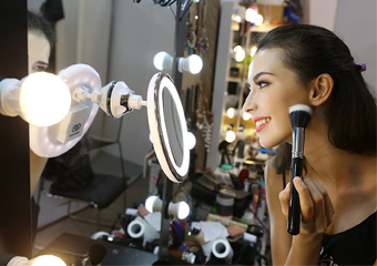 Best Illuminated Makeup Mirrors in 2024