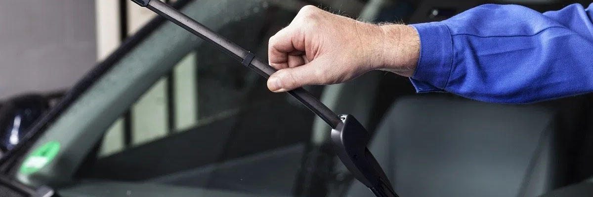 How to Change Windscreen Wipers Image